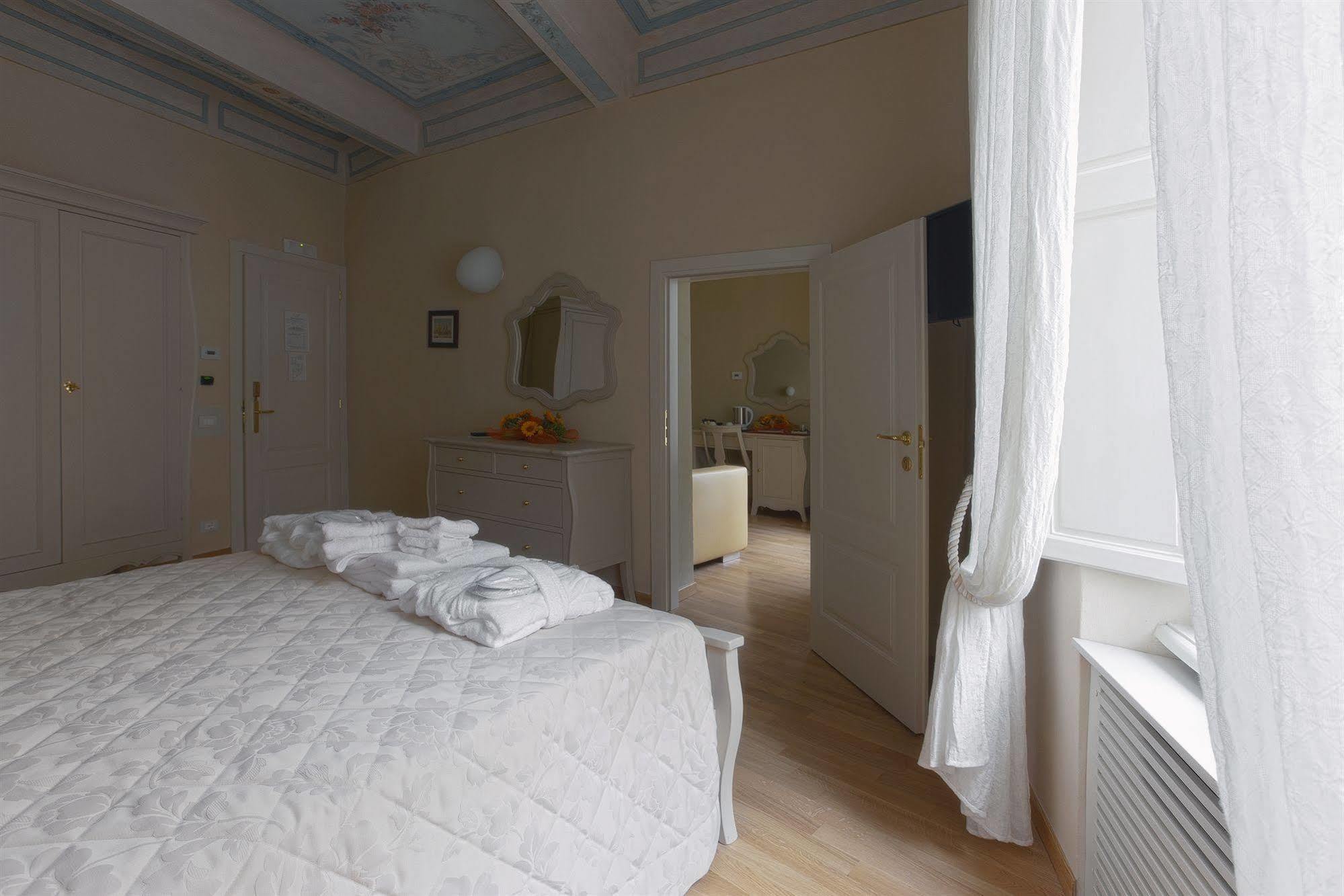 Residenza D'Epoca Relais I Miracoli Hotel ปิซา ภายนอก รูปภาพ
